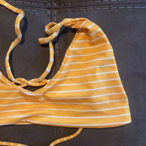 Bikini - Picture 2 of 3